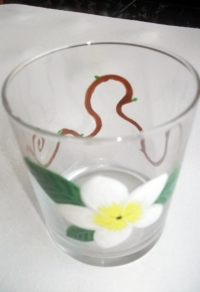 Peinture sur verre de table frangipanier blanc